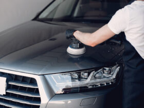 Dlaczego lakier samochodu traci połysk? Najczęstsze błędy kierowców